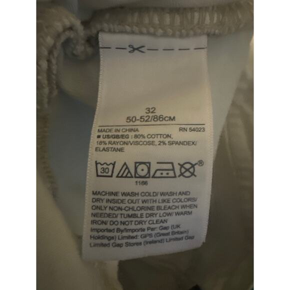 Gap Womens Shorts Sz 32 5" Off White Denim Raw Hem Distressed Bleached - Picture 8 of 8